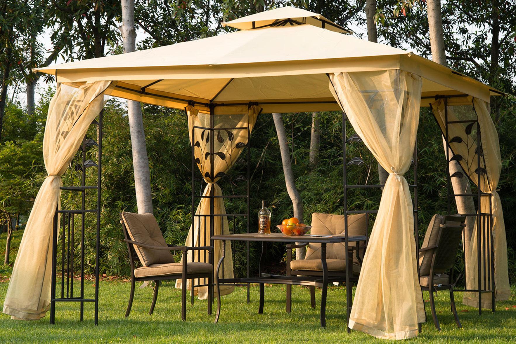 Ripararsi dal sole in giardino: gazebo, vela parasole o tenda? - Il blog di  Aosom Italy