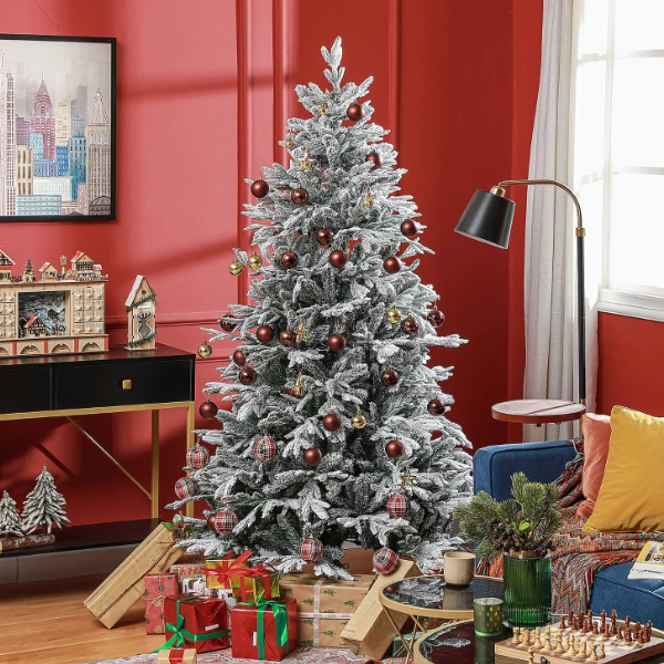 albero di natale innevato